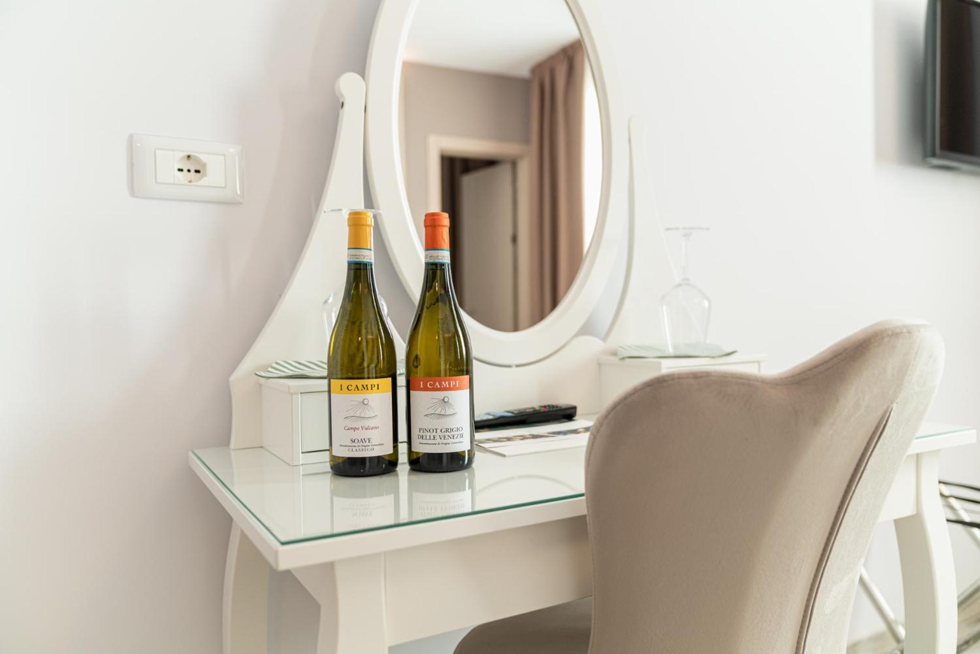 I Campi Wine Relais Hotell Ronchi  Exteriör bild